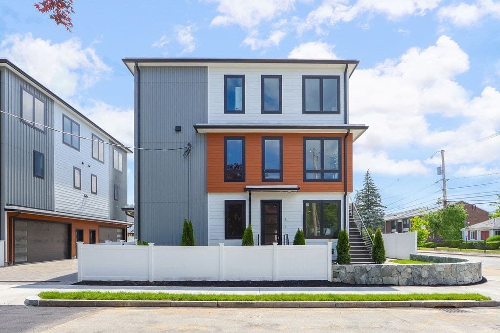 3 School Ave A, Waltham, Massachusetts 02453